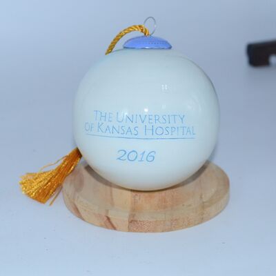 Customized Hand Painted Christmas Tree Decoration Glass Ball with Size and Logo Custom for Party Personalized Glass Ornament