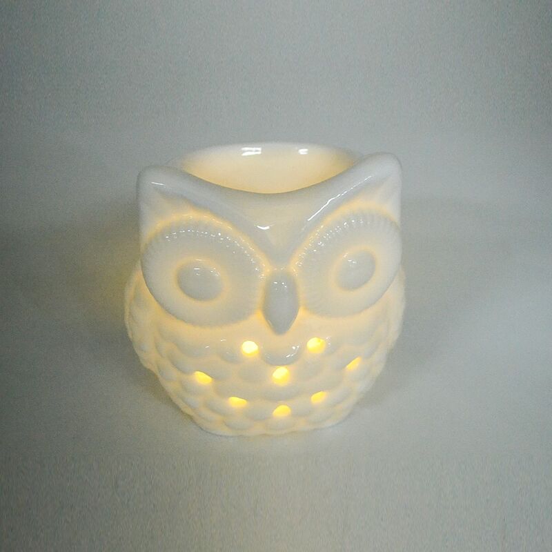 Animal-shaped White Ceramic Scented Candle with Essential Oils, a Tabletop Ornament for Enhancing Indoor Ambience